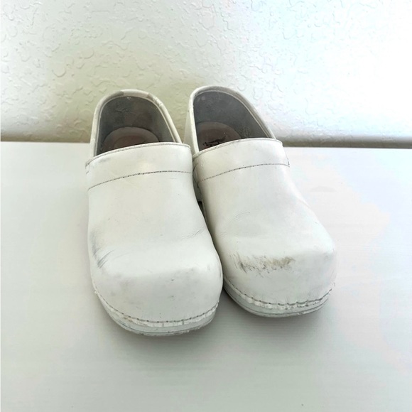 Dansko clogs size 38 (7.5) - Picture 2 of 4